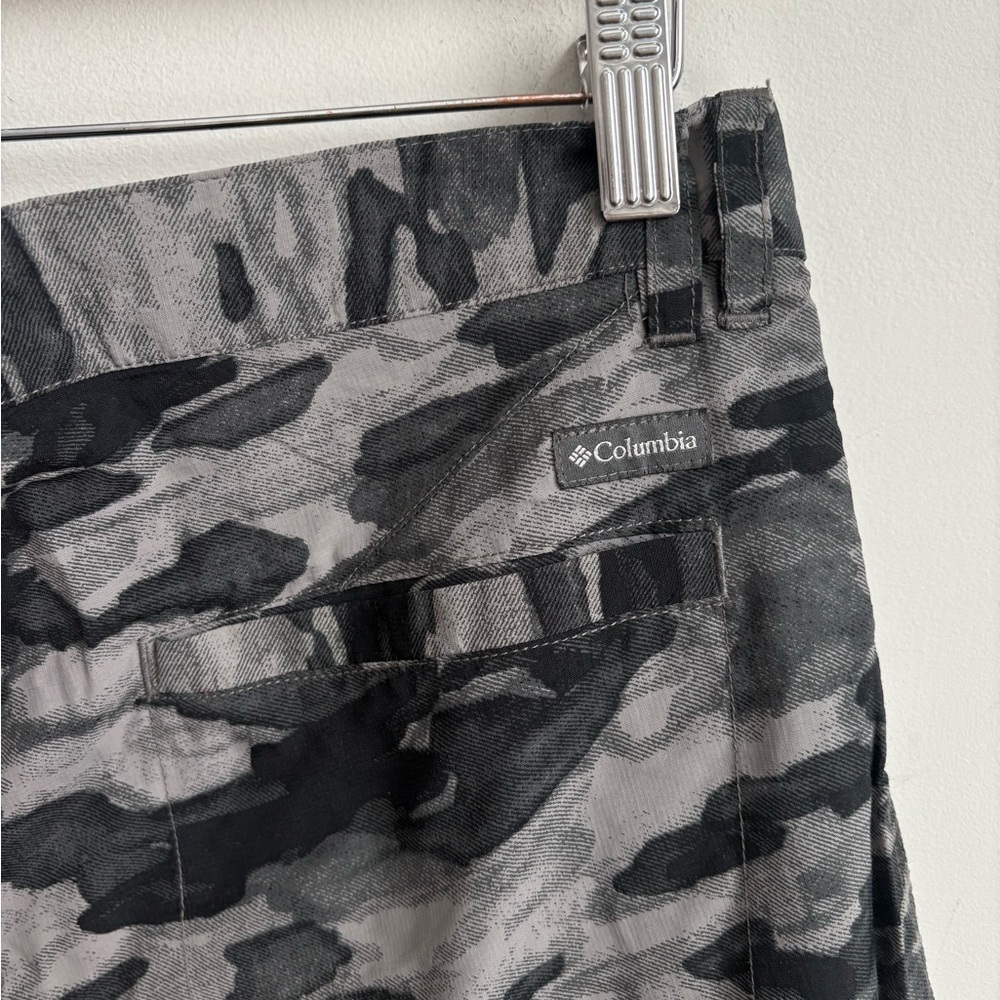 Columbia Men's Omni Shade camo Cargo Shorts Size 34 - Picture 4 of 9